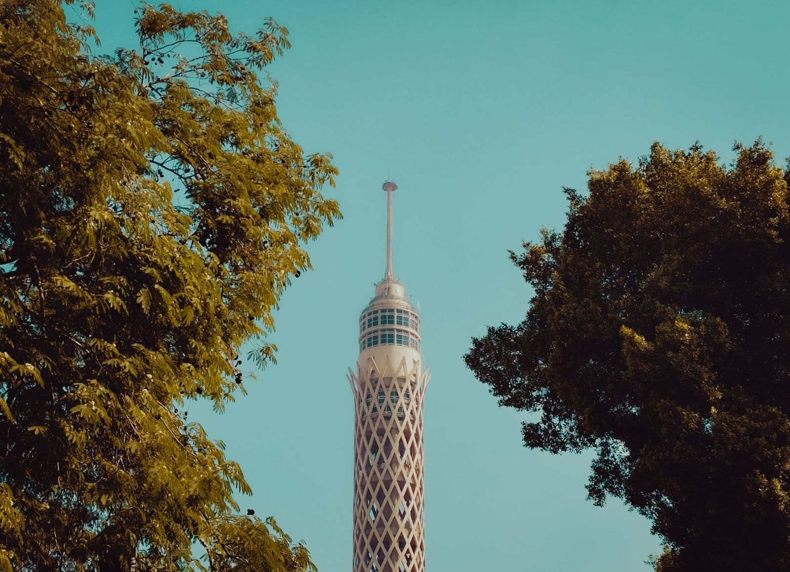 Stand at the top and take in breathtaking 360-degree panoramic views of Cairo and the majestic Nile River.